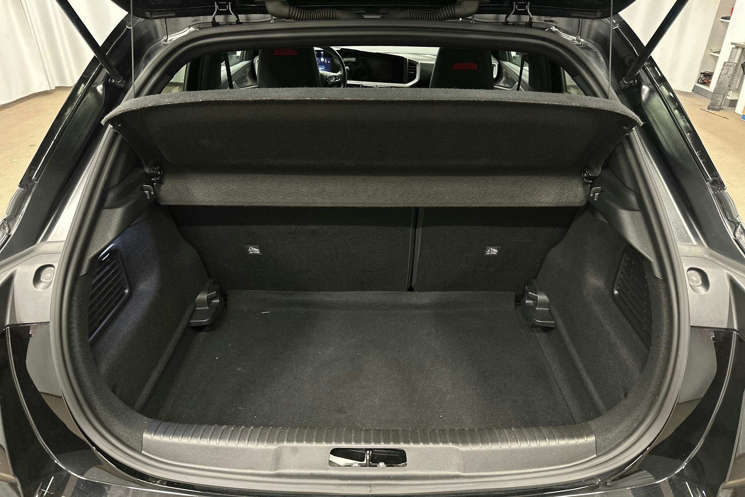 musta Opel Mokka 2022 kuva 14.