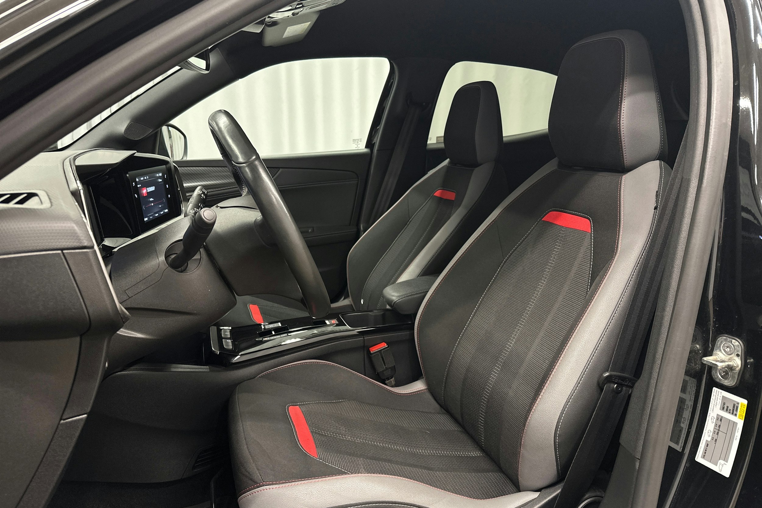 musta Opel Mokka 2022 kuva 15.