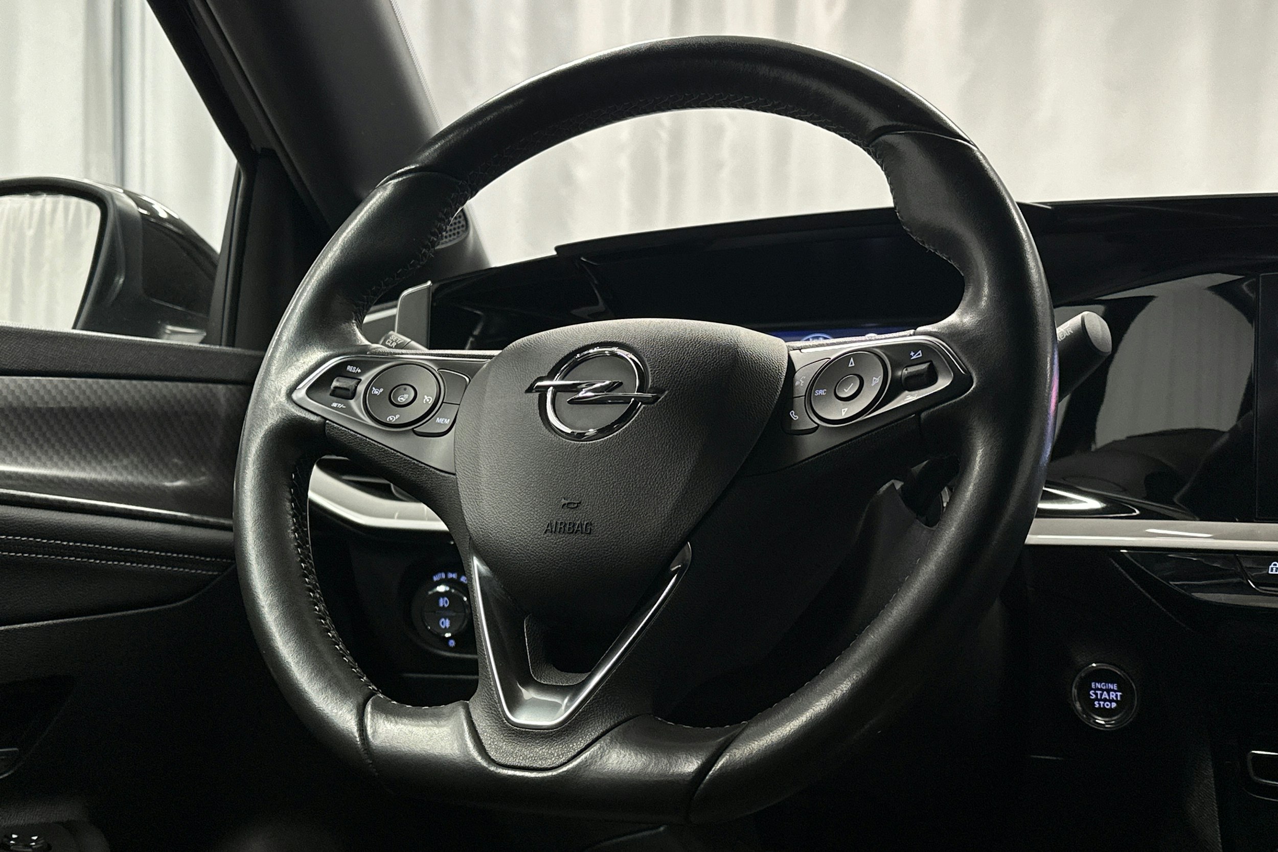 musta Opel Mokka 2022 kuva 16.