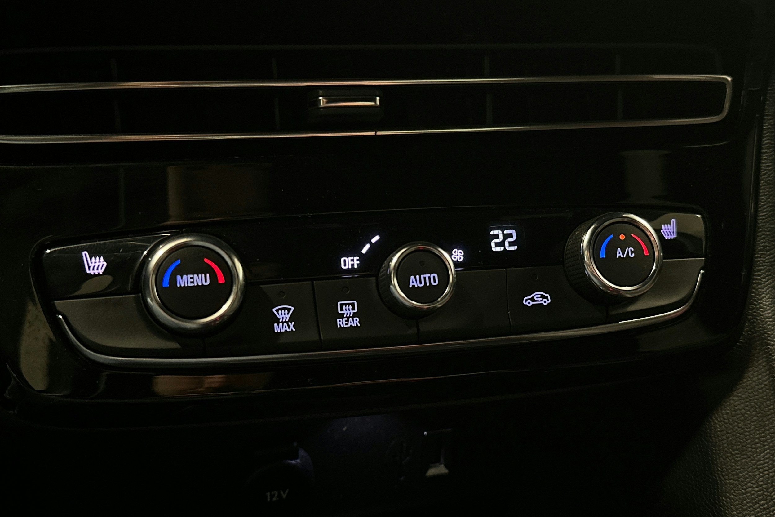 musta Opel Mokka 2022 kuva 24.