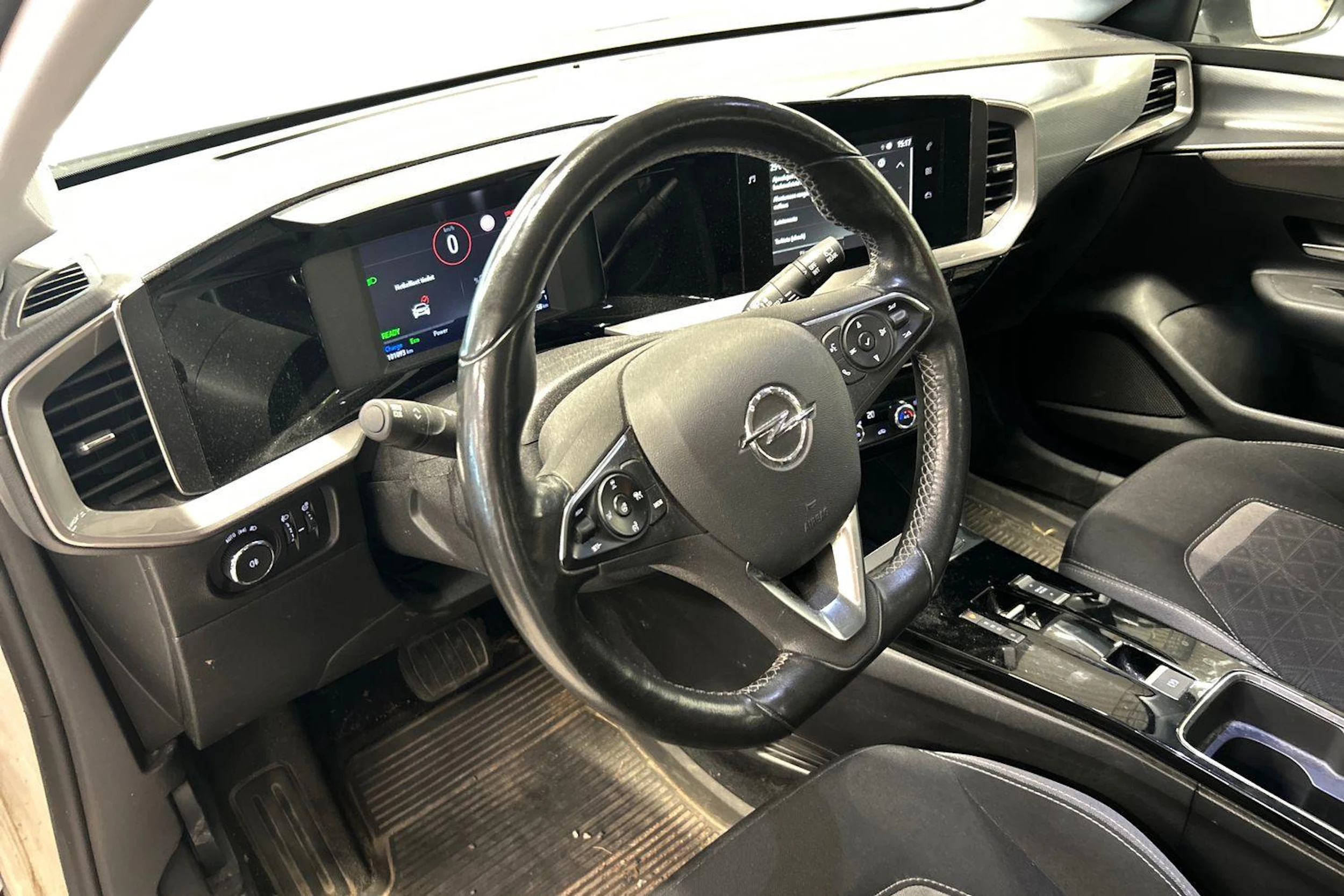 valkoinen Opel Mokka 2022 kuva 3.