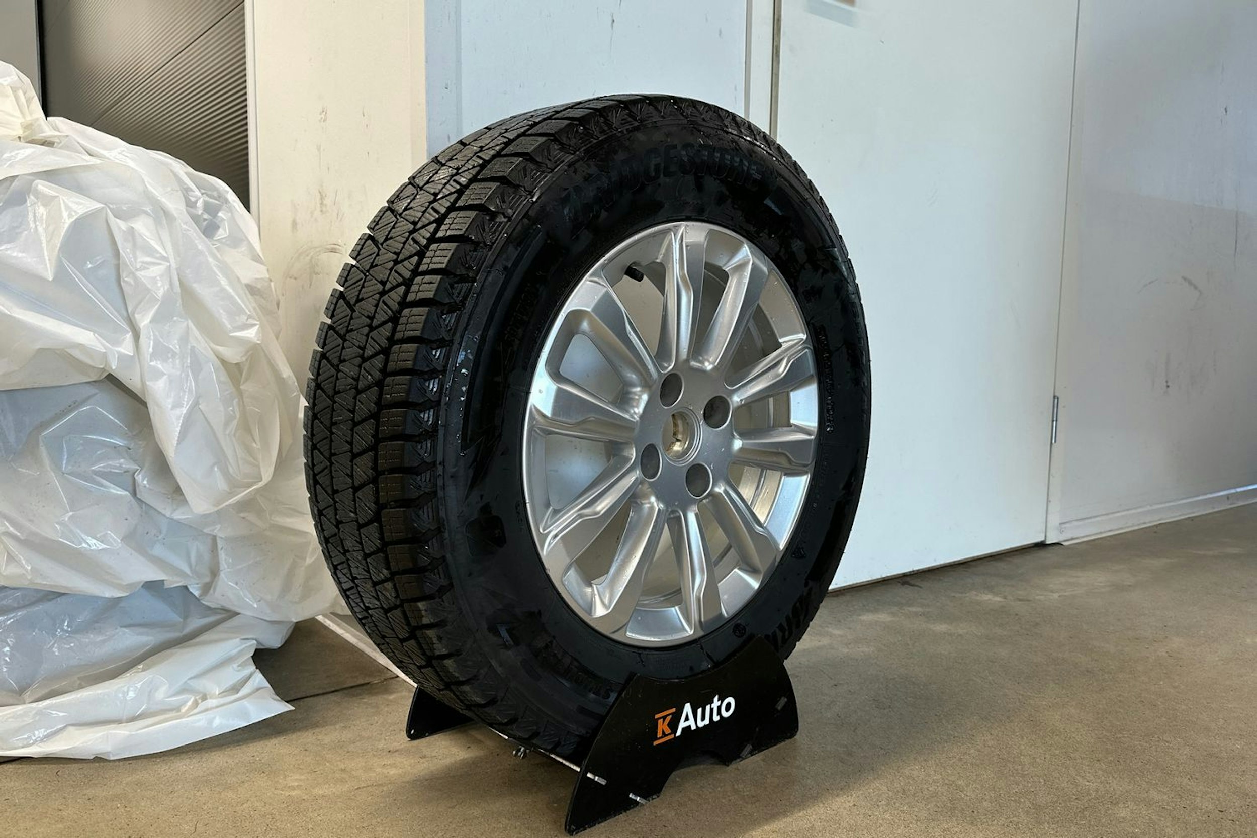 sininen Opel Mokka 2022 kuva 8.