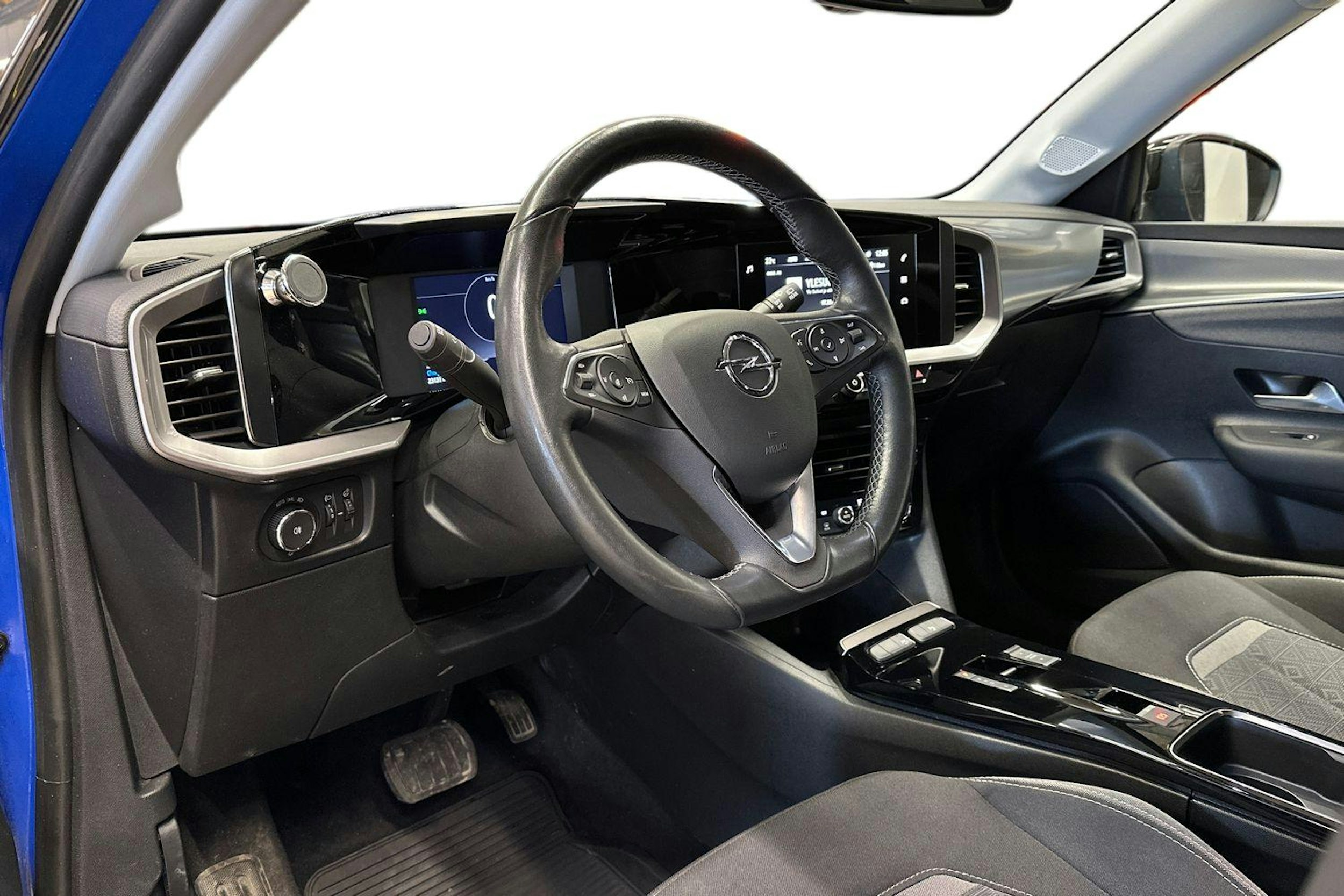 sininen Opel Mokka 2022 kuva 10.