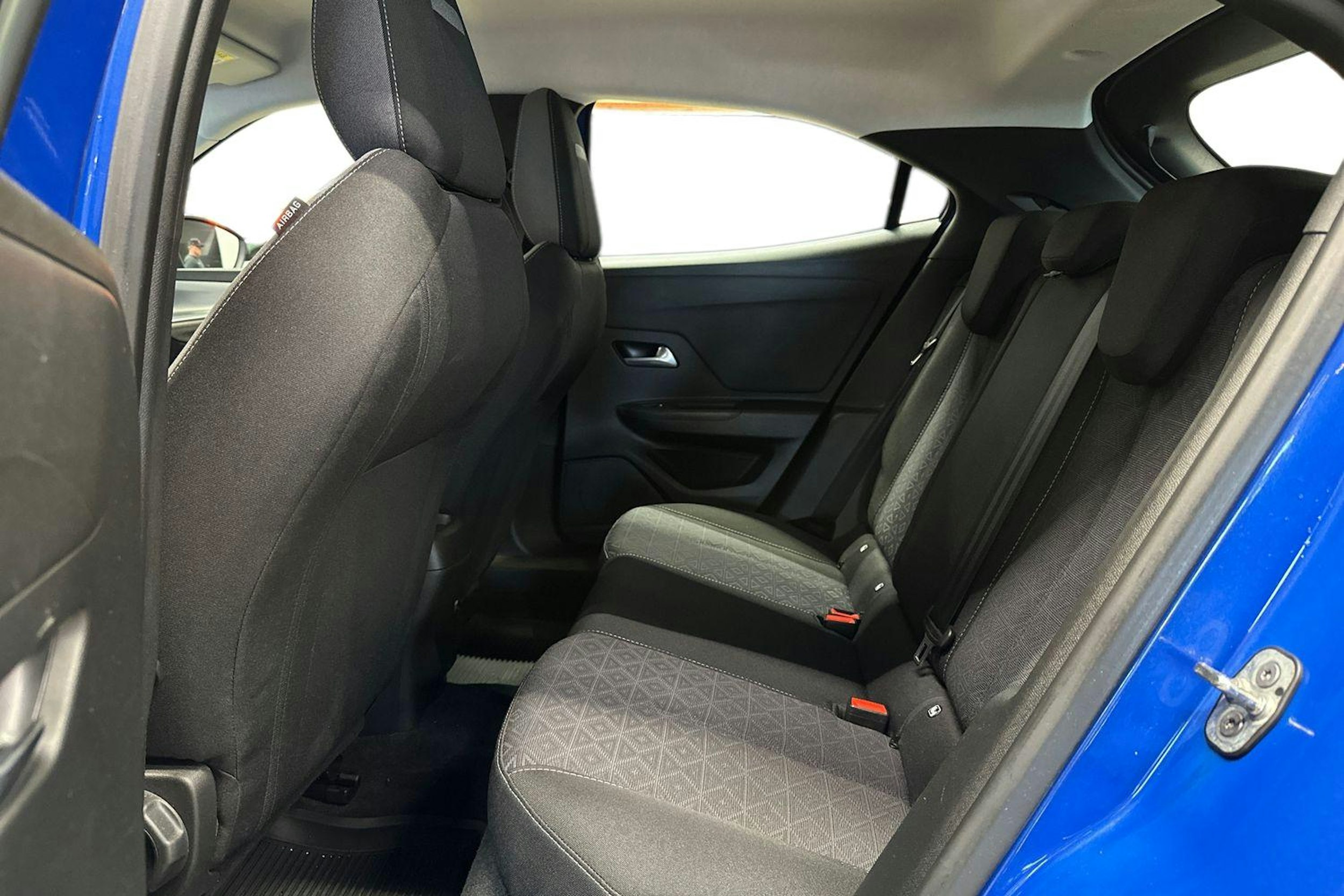 sininen Opel Mokka 2022 kuva 12.