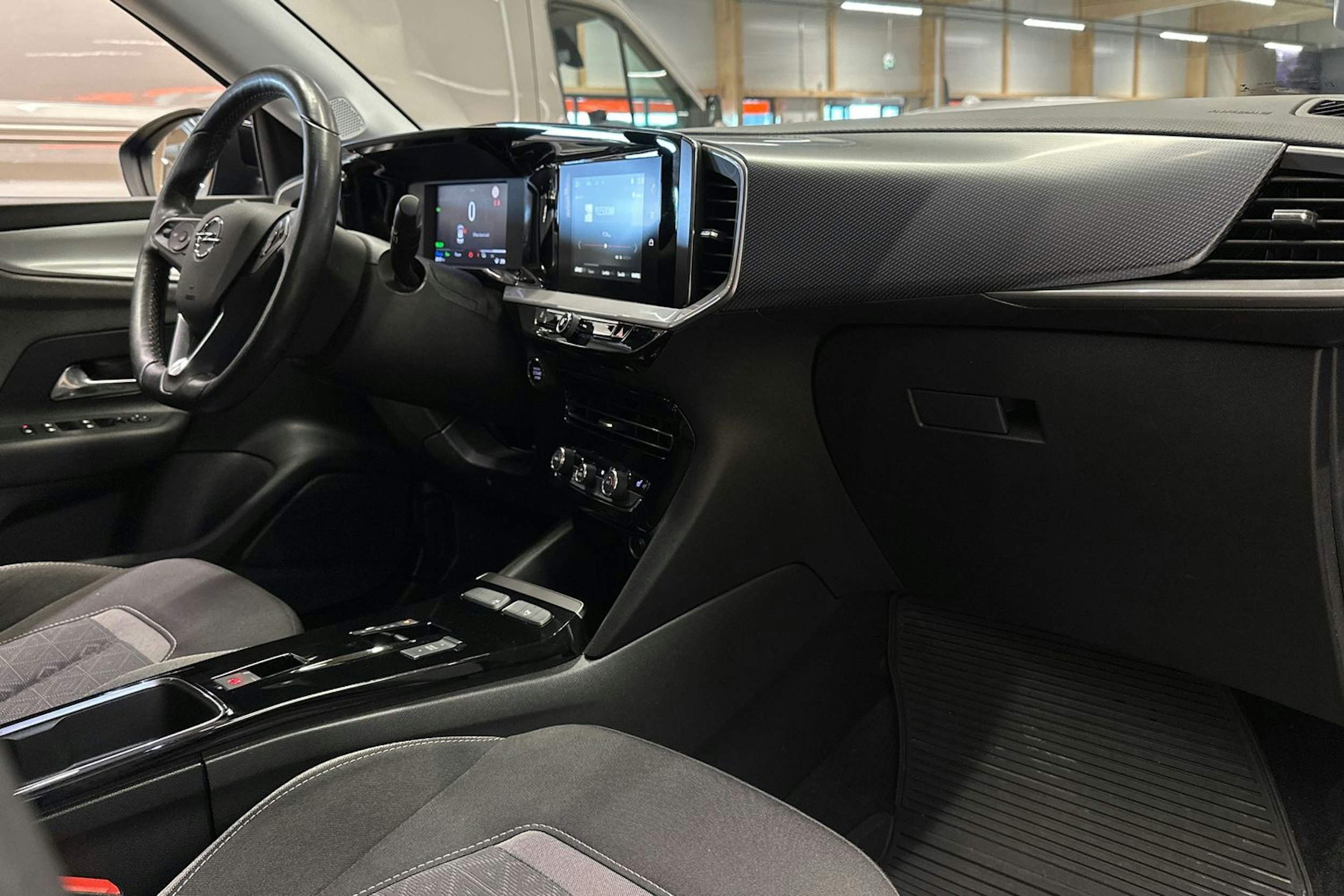 sininen Opel Mokka 2022 kuva 13.