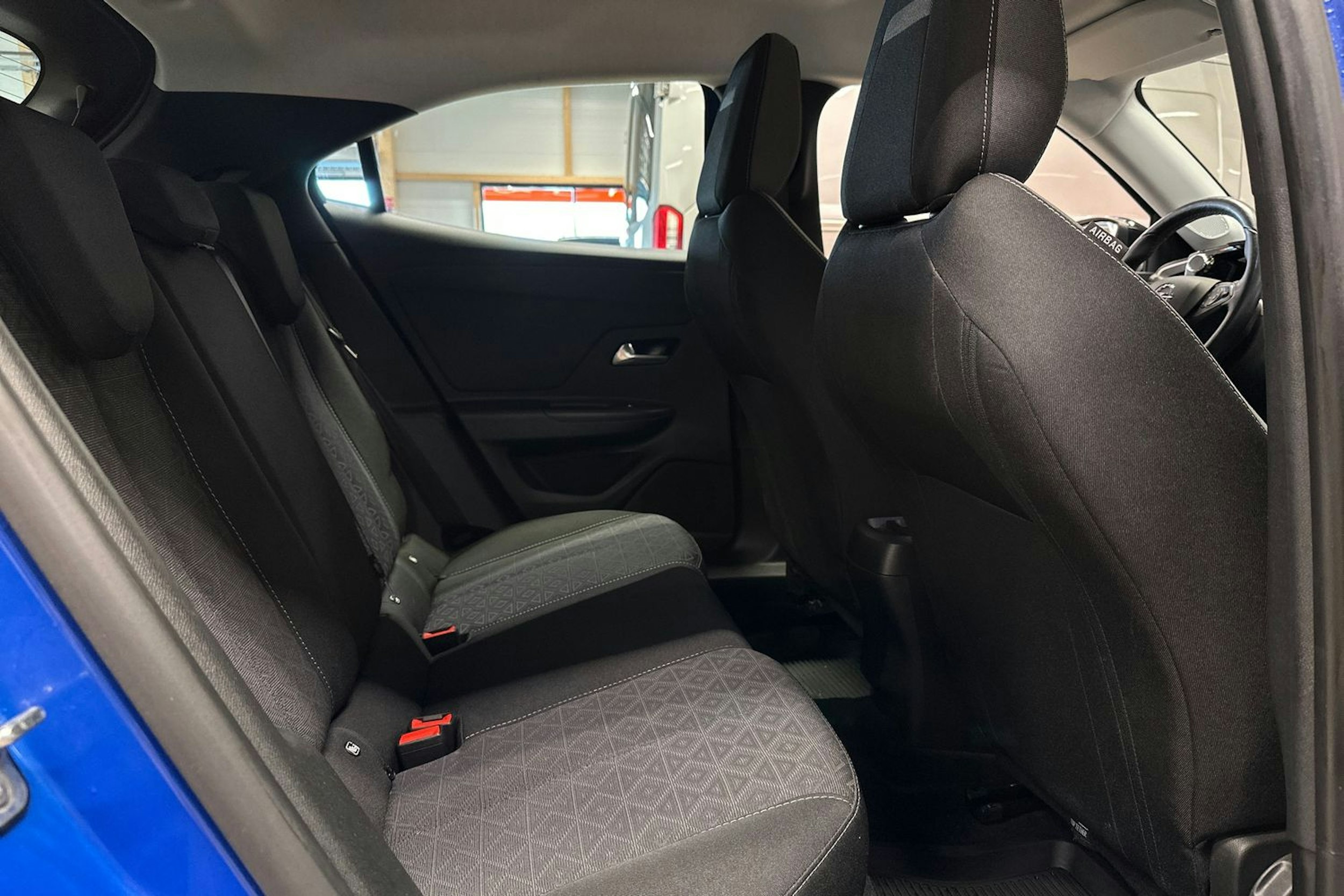 sininen Opel Mokka 2022 kuva 15.