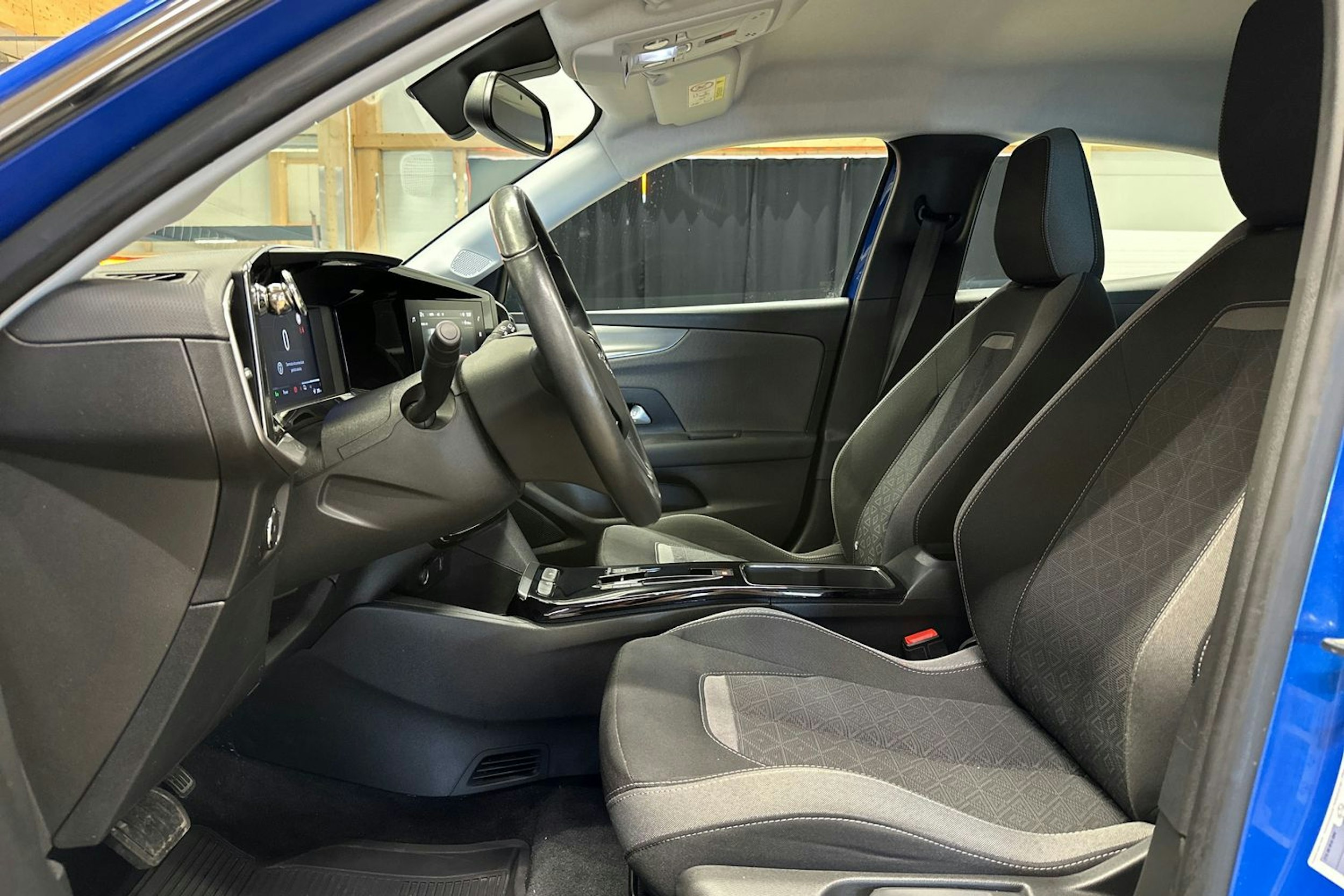 sininen Opel Mokka 2022 kuva 16.