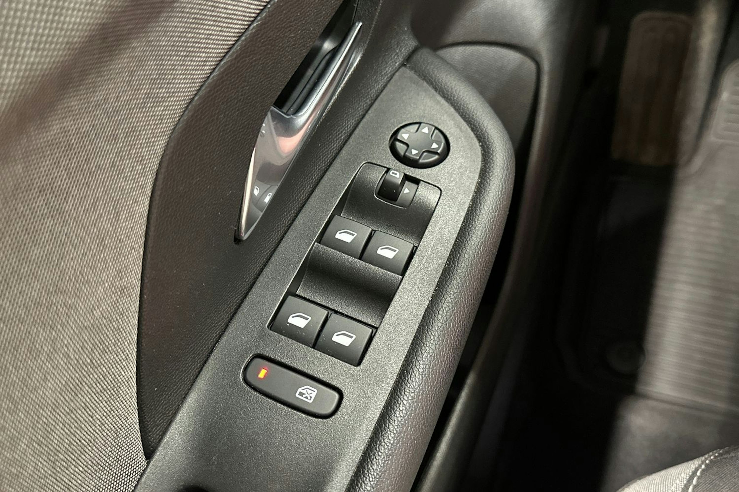 sininen Opel Mokka 2022 kuva 27.