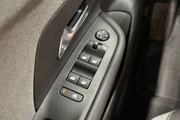 sininen Opel Mokka 2022 kuva 27.