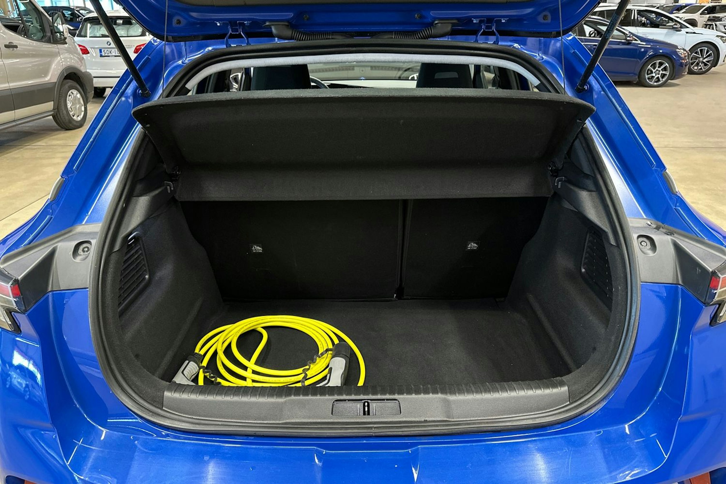 sininen Opel Mokka 2022 kuva 28.
