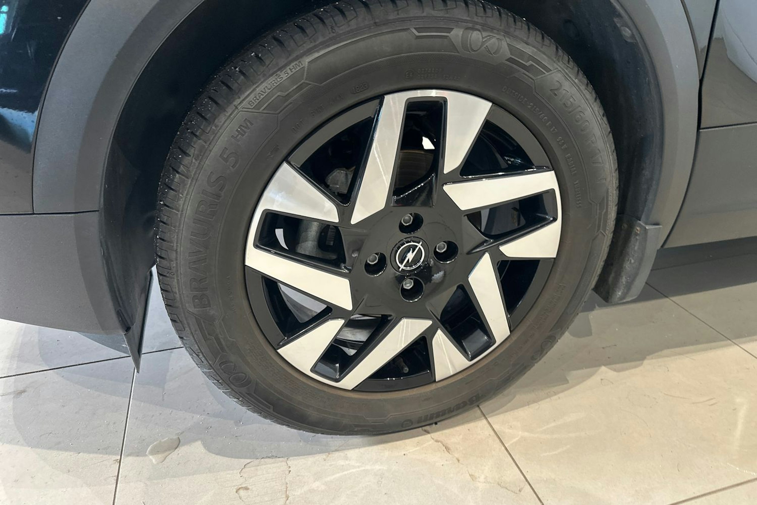 musta Opel Mokka 2022 kuva 9.