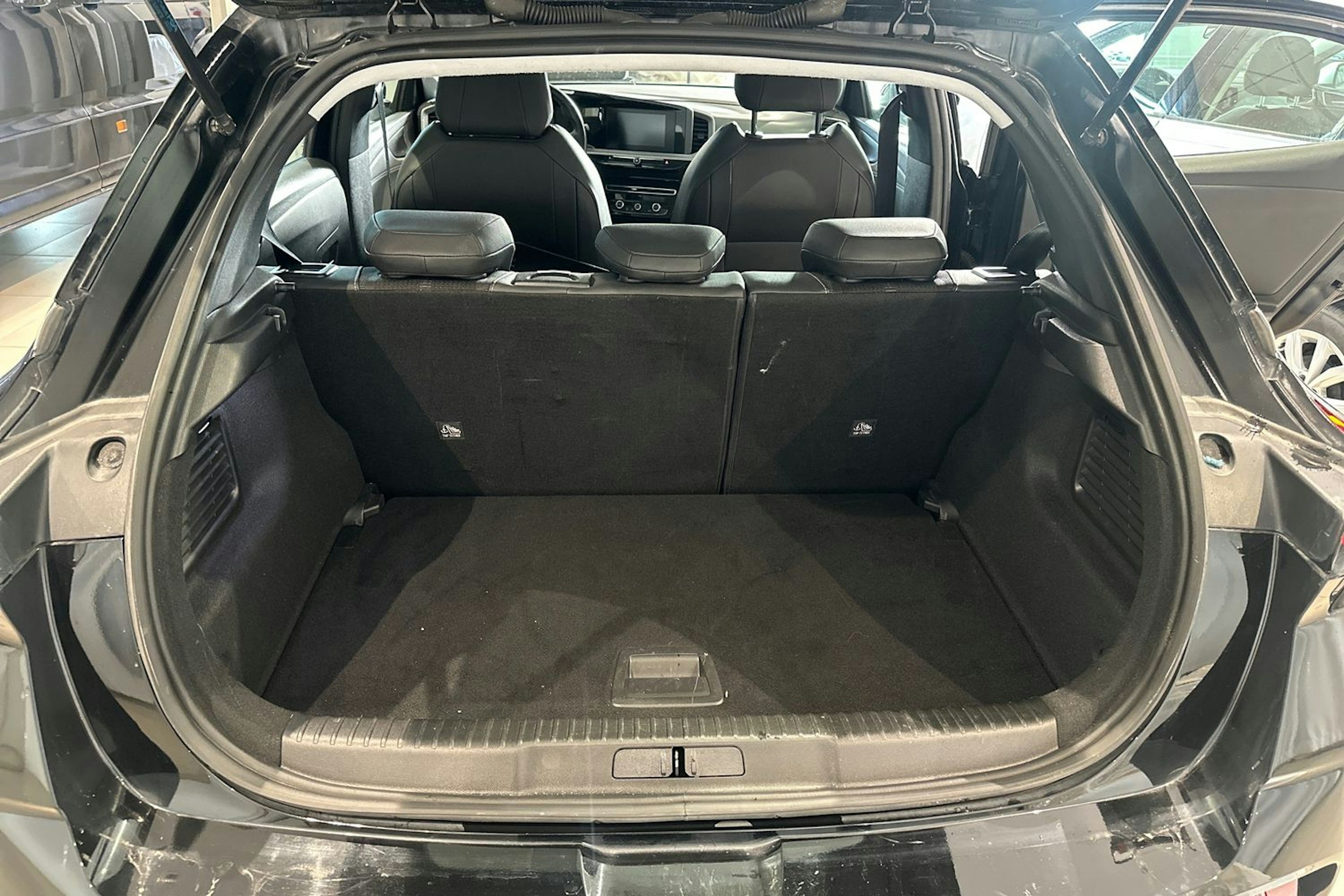 musta Opel Mokka 2022 kuva 11.