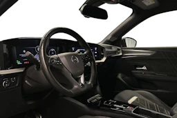 vihreä Opel Mokka 2023 kuva 8.