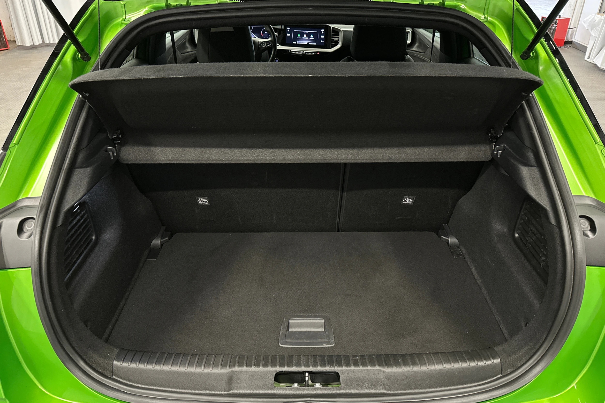 vihreä Opel Mokka 2023 kuva 15.