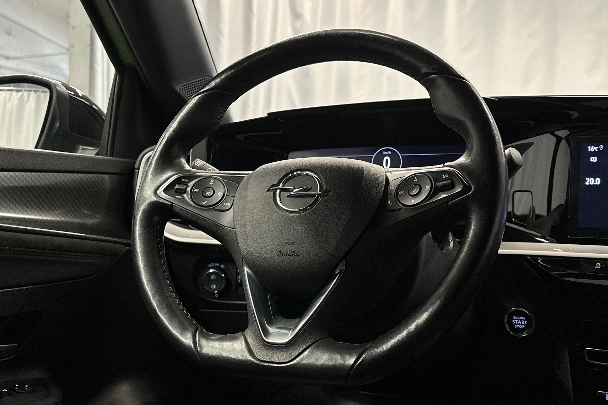 vihreä Opel Mokka 2023 kuva 17.