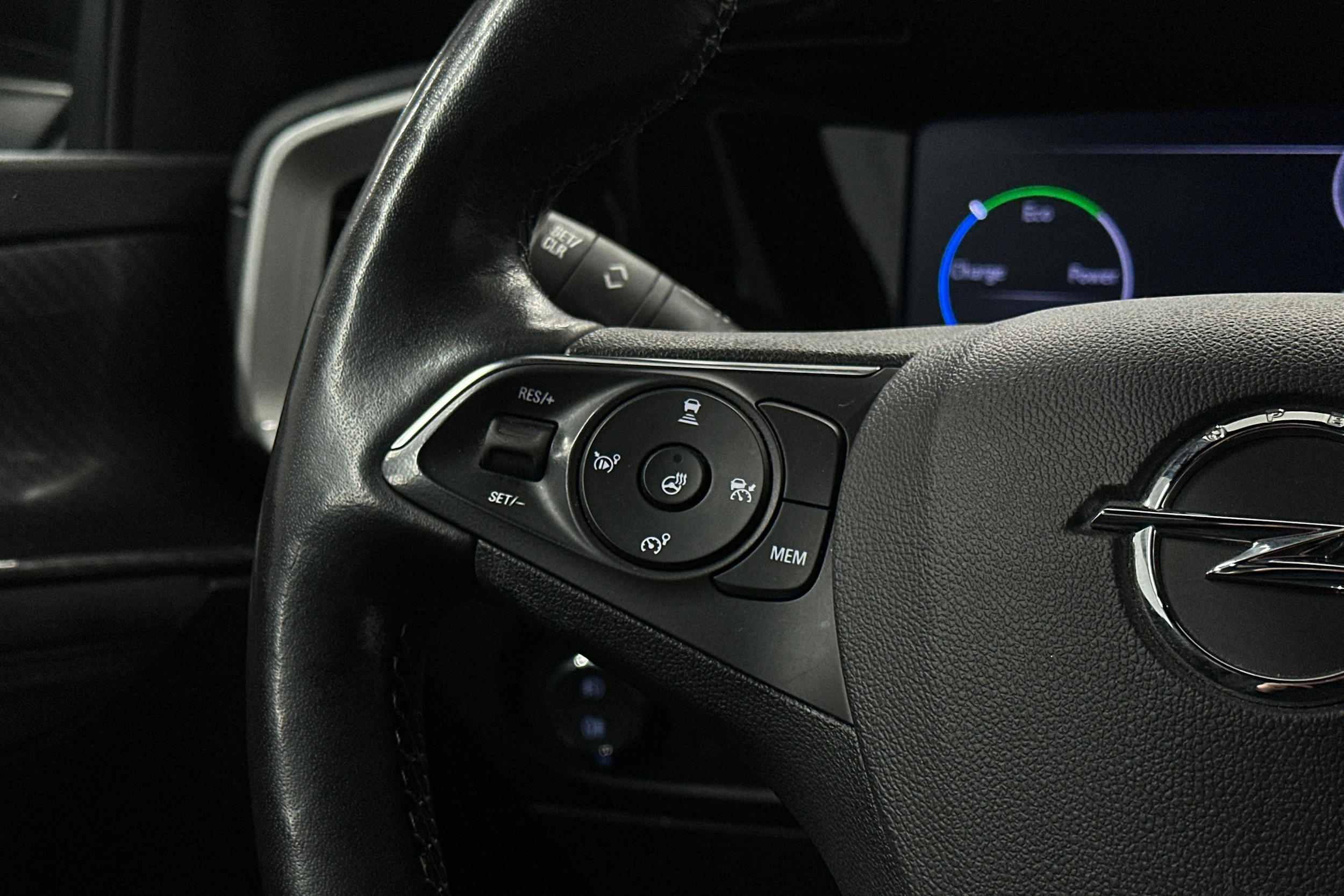 vihreä Opel Mokka 2023 kuva 18.