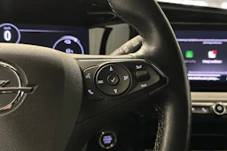 vihreä Opel Mokka 2023 kuva 19.