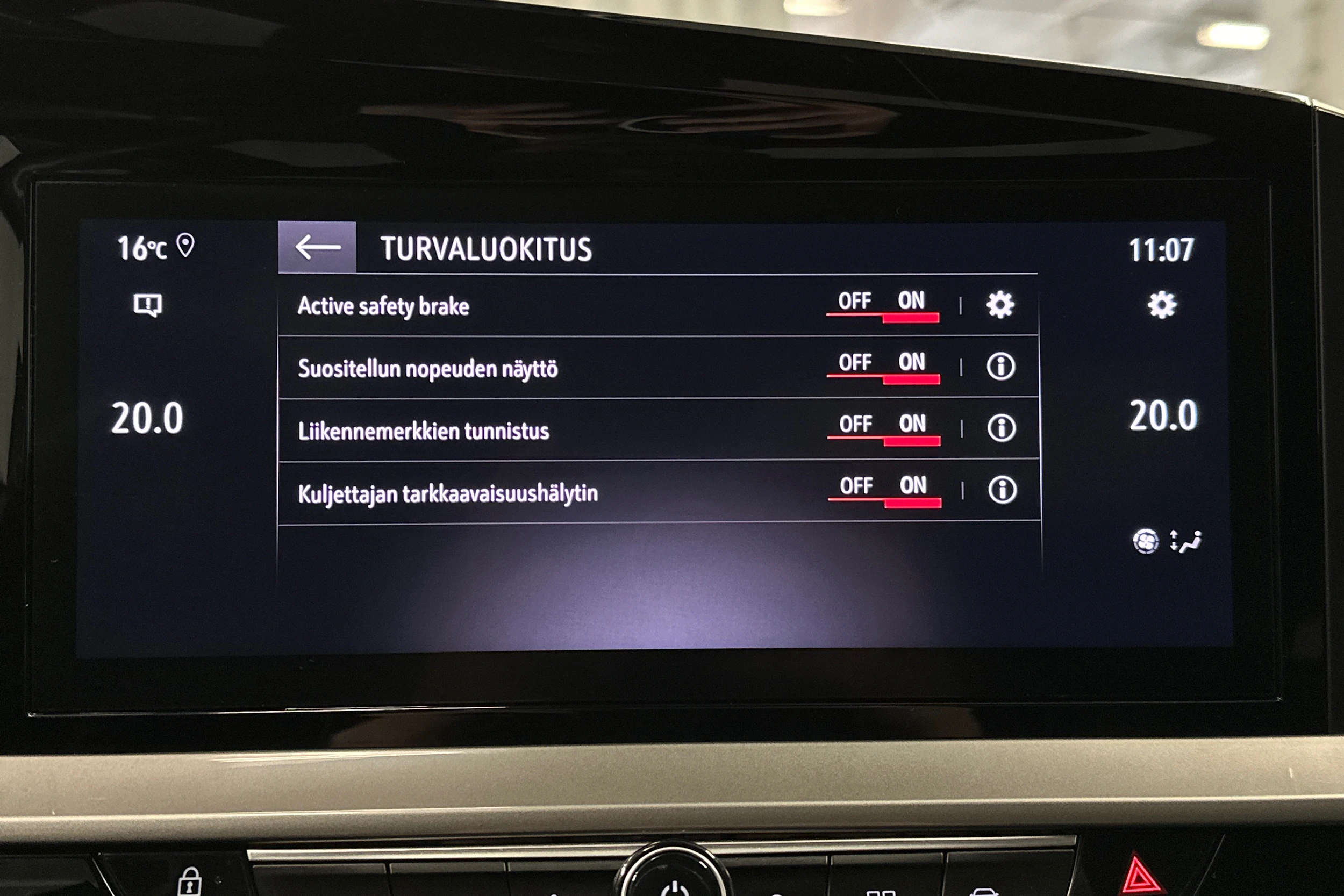 vihreä Opel Mokka 2023 kuva 22.