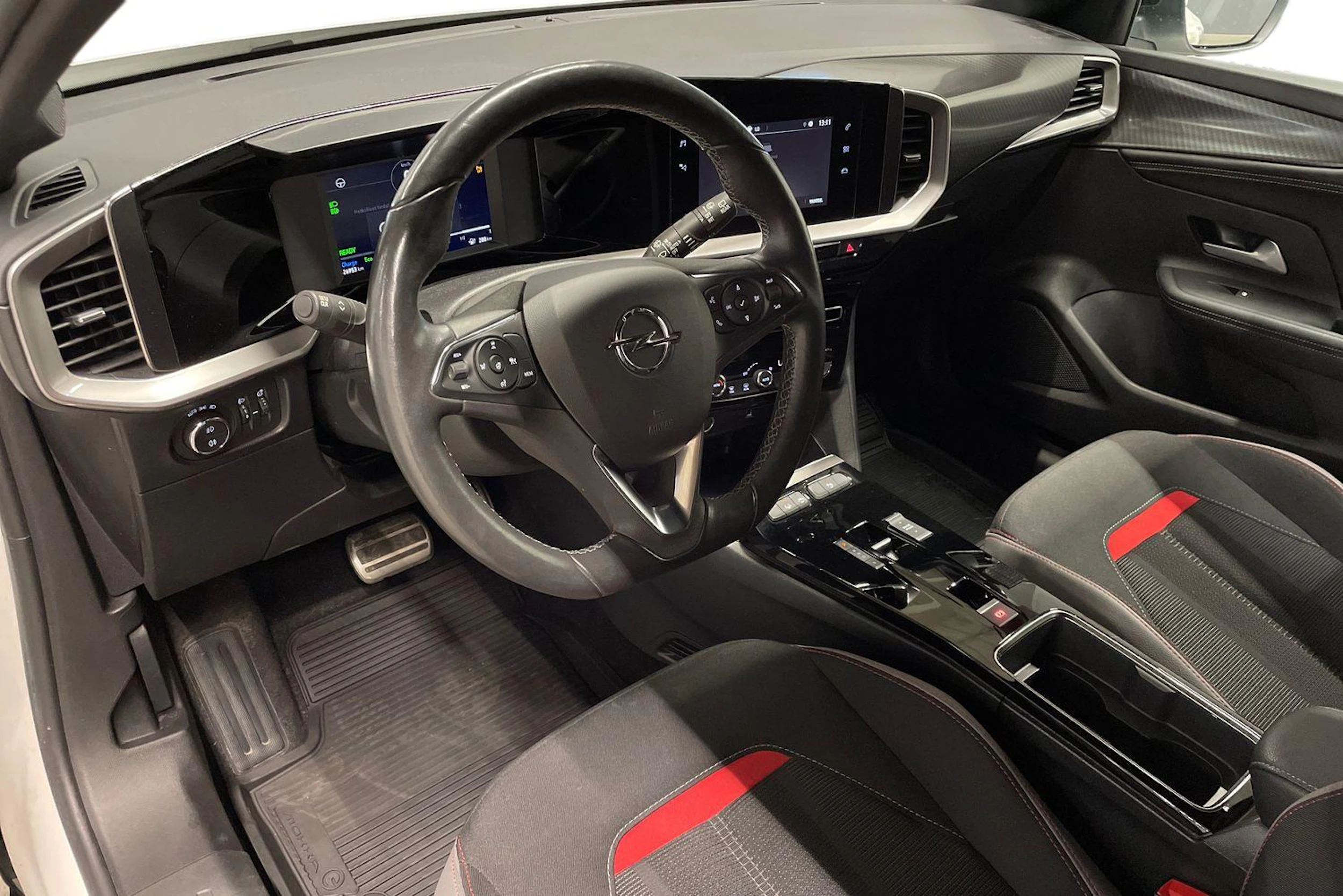 valkoinen Opel Mokka-e 2021 kuva 6.