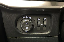 valkoinen Opel Mokka-e 2021 kuva 17.