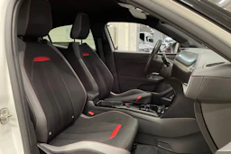 valkoinen Opel Mokka-e 2021 kuva 19.