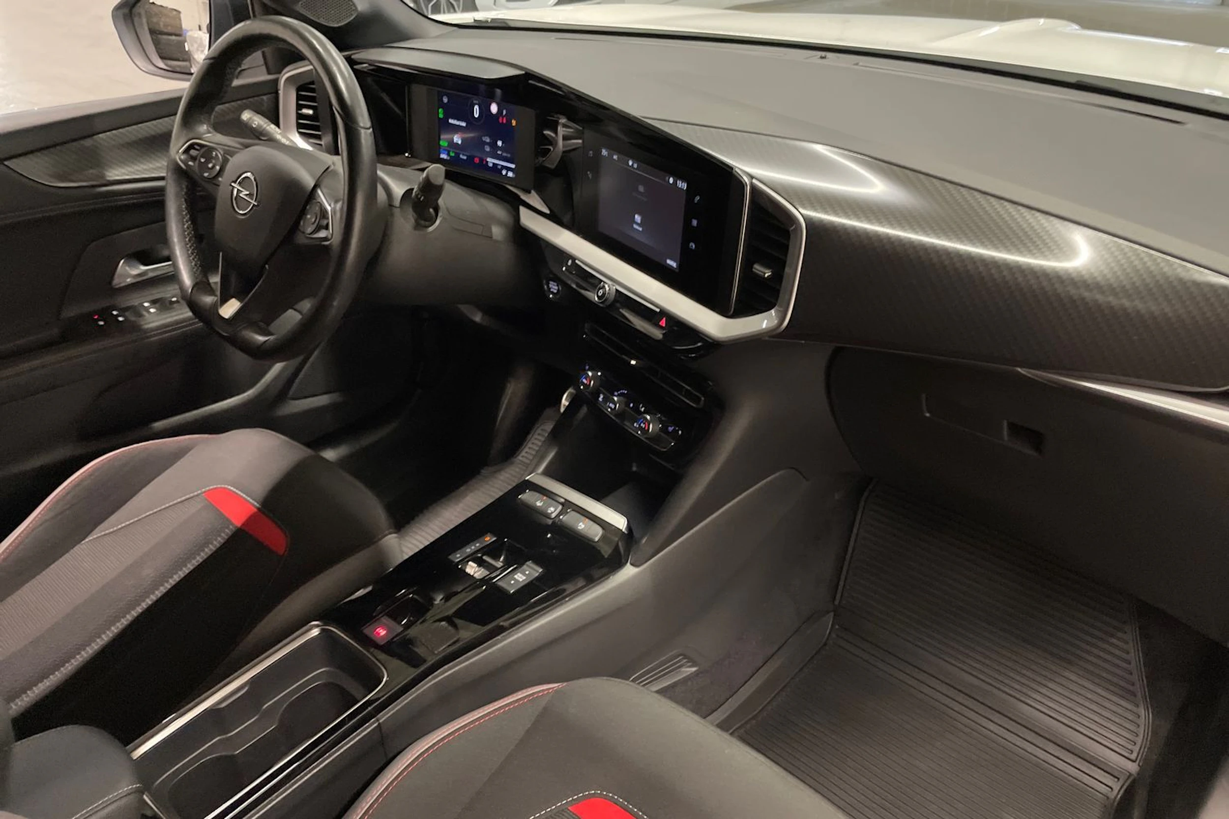 valkoinen Opel Mokka-e 2021 kuva 20.