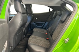 vihreä Opel Mokka-e 2021 kuva 10.