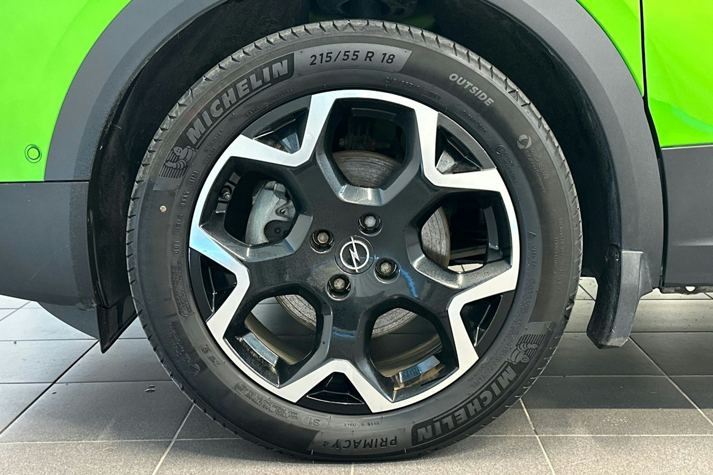 vihreä Opel Mokka-e 2021 kuva 11.