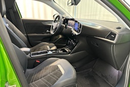 vihreä Opel Mokka-e 2021 kuva 15.