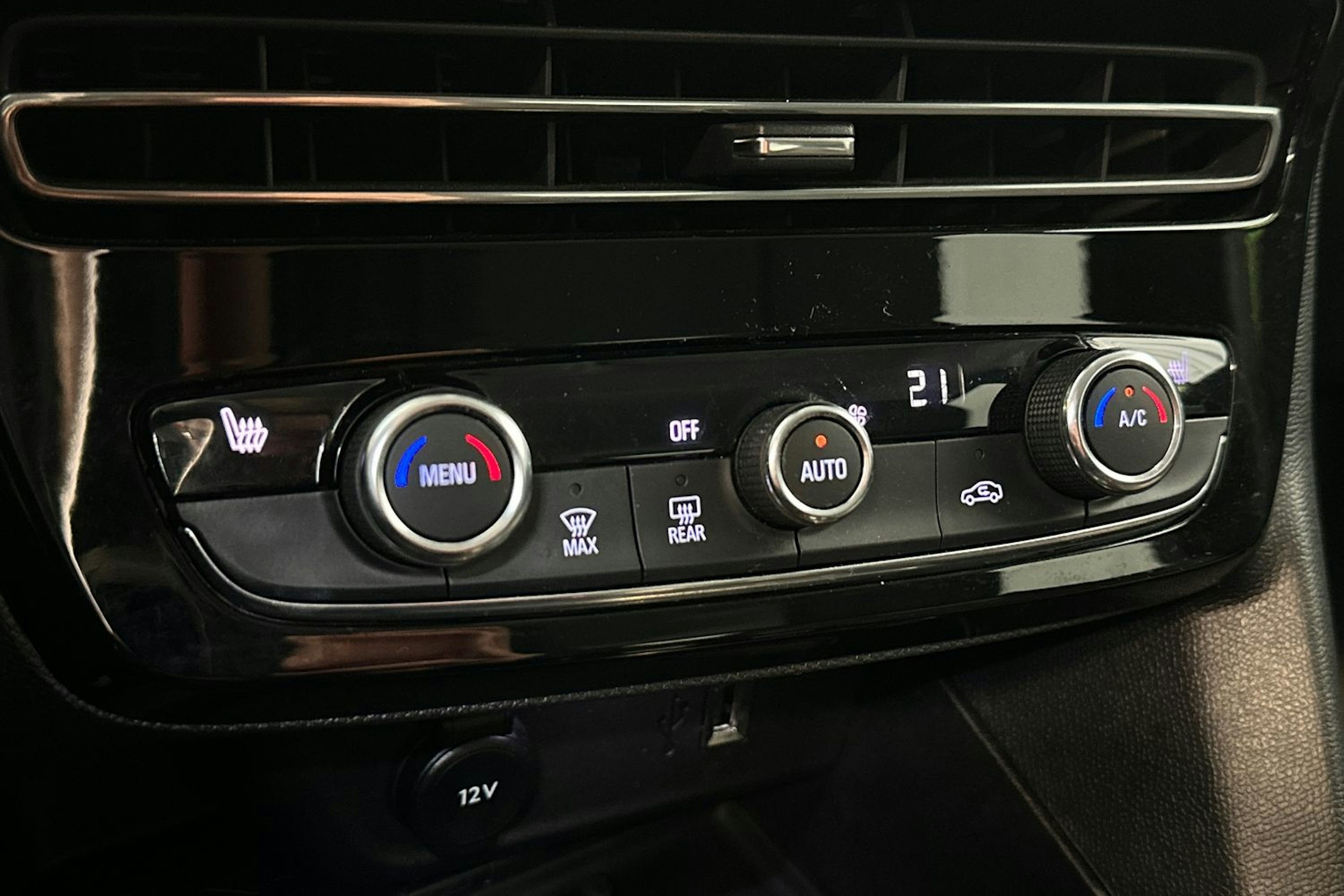 vihreä Opel Mokka-e 2021 kuva 28.