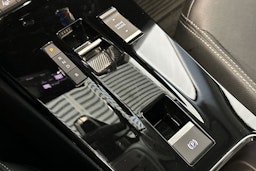 vihreä Opel Mokka-e 2021 kuva 30.