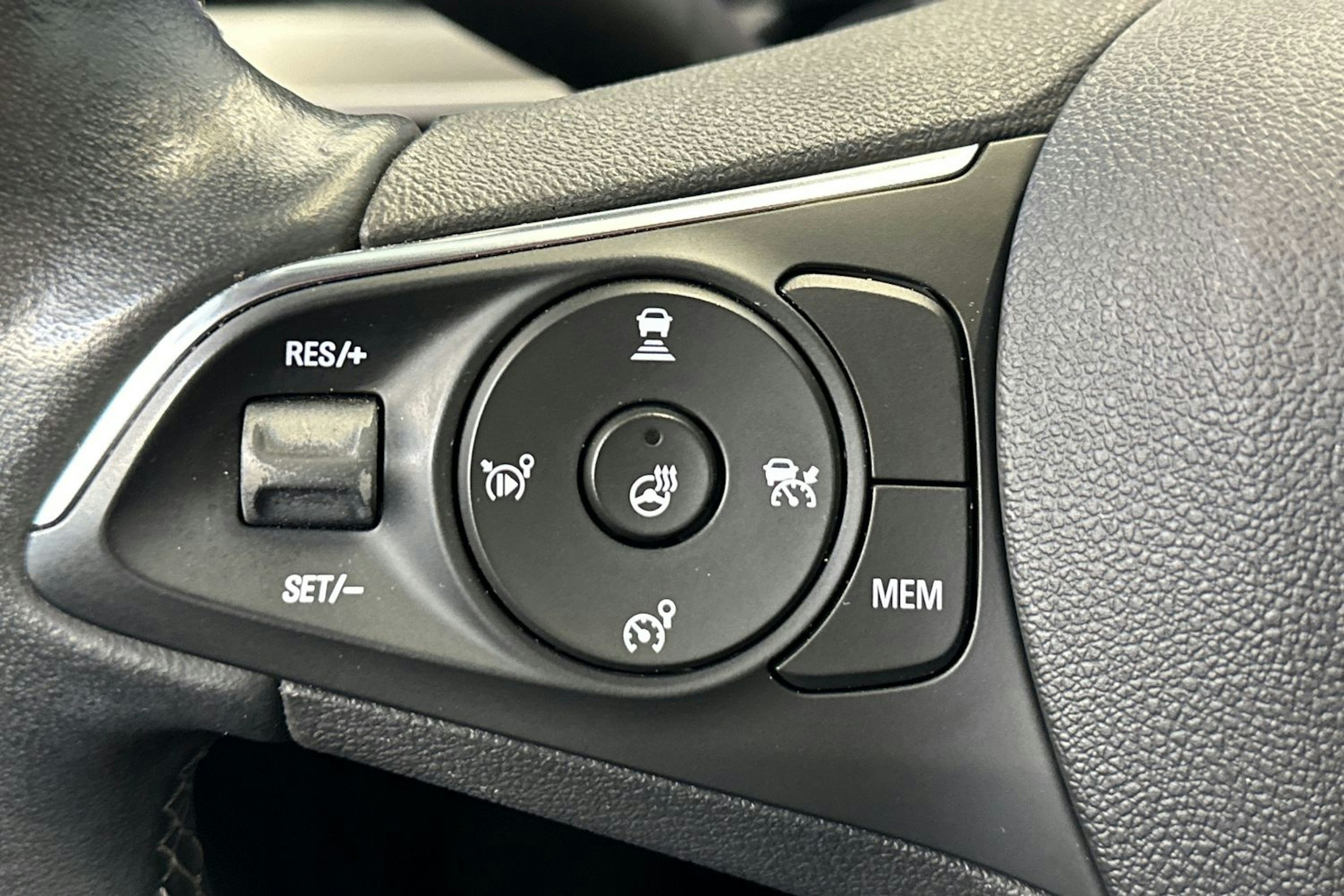 vihreä Opel Mokka-e 2021 kuva 31.