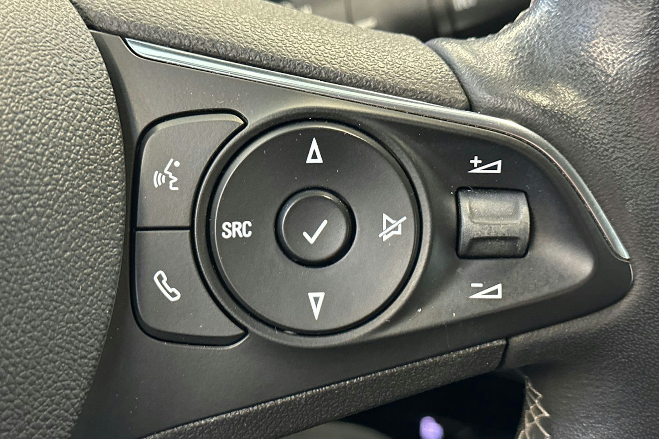 vihreä Opel Mokka-e 2021 kuva 32.