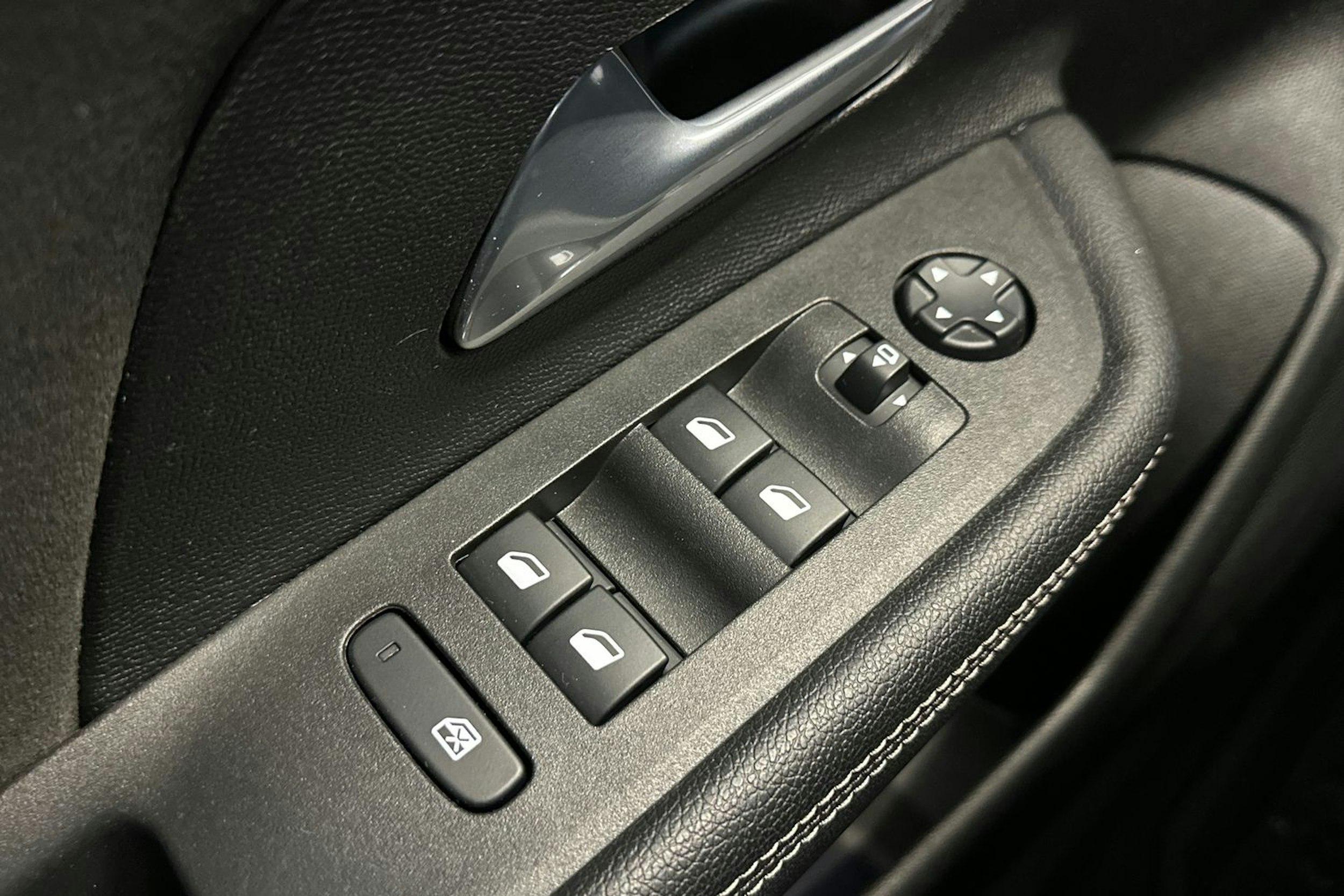 vihreä Opel Mokka-e 2021 kuva 34.