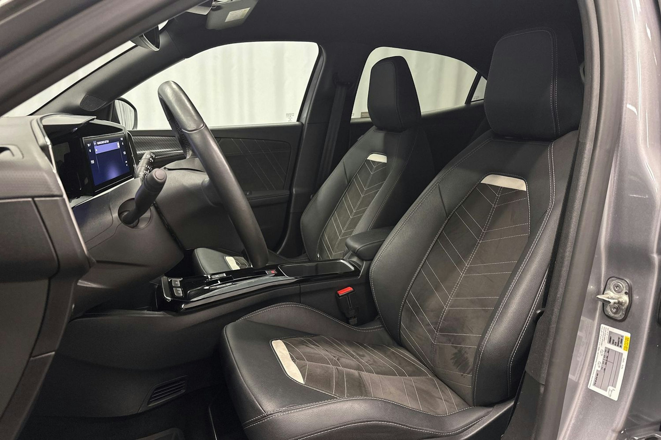 hopea Opel Mokka-e 2022 kuva 15.