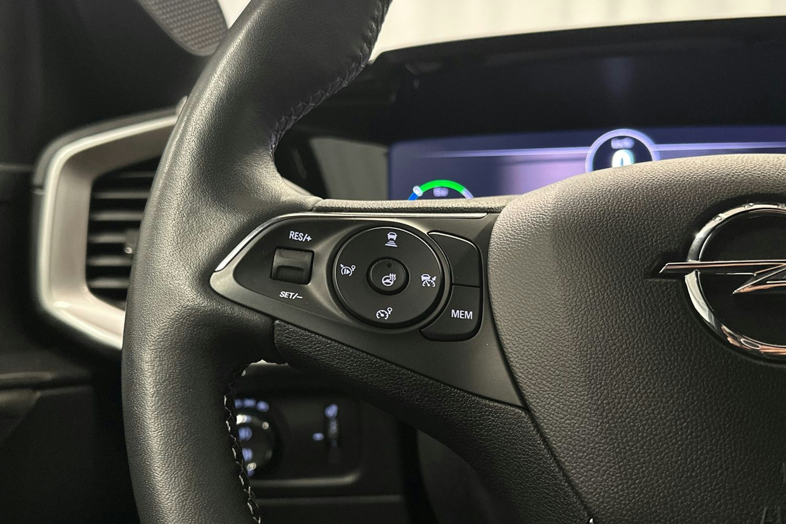hopea Opel Mokka-e 2022 kuva 16.