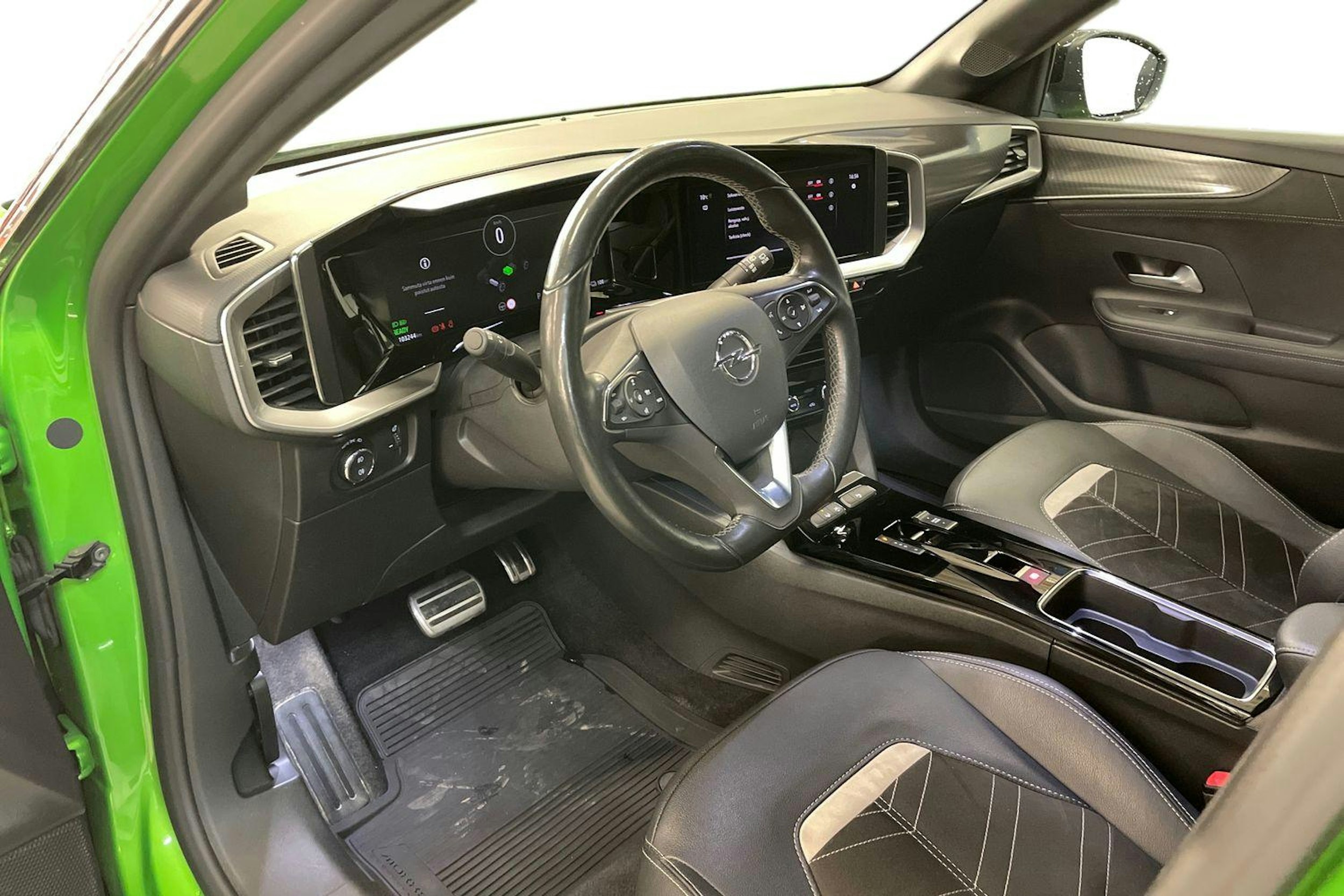 vihreä Opel Mokka-e 2022 kuva 6.