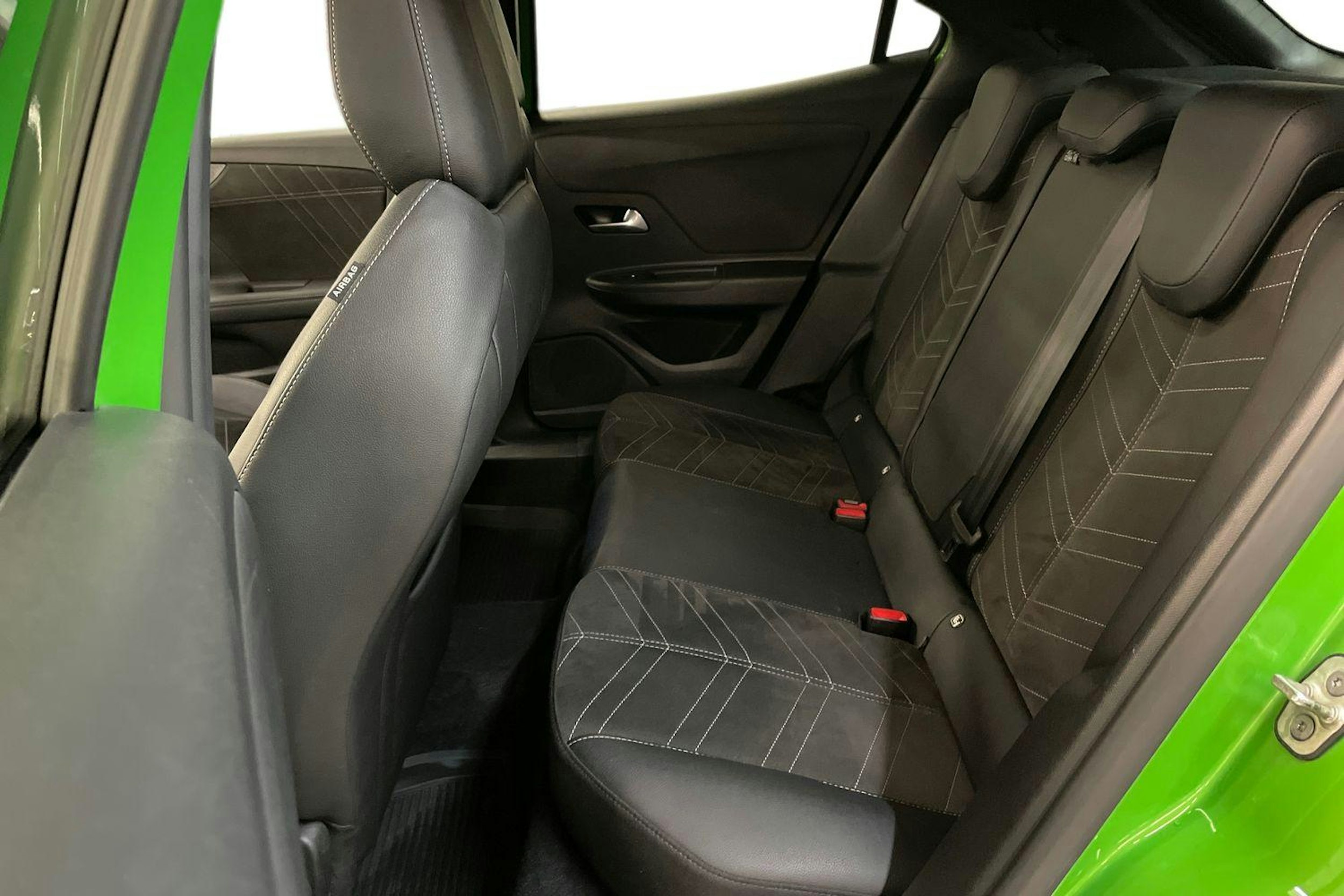 vihreä Opel Mokka-e 2022 kuva 8.