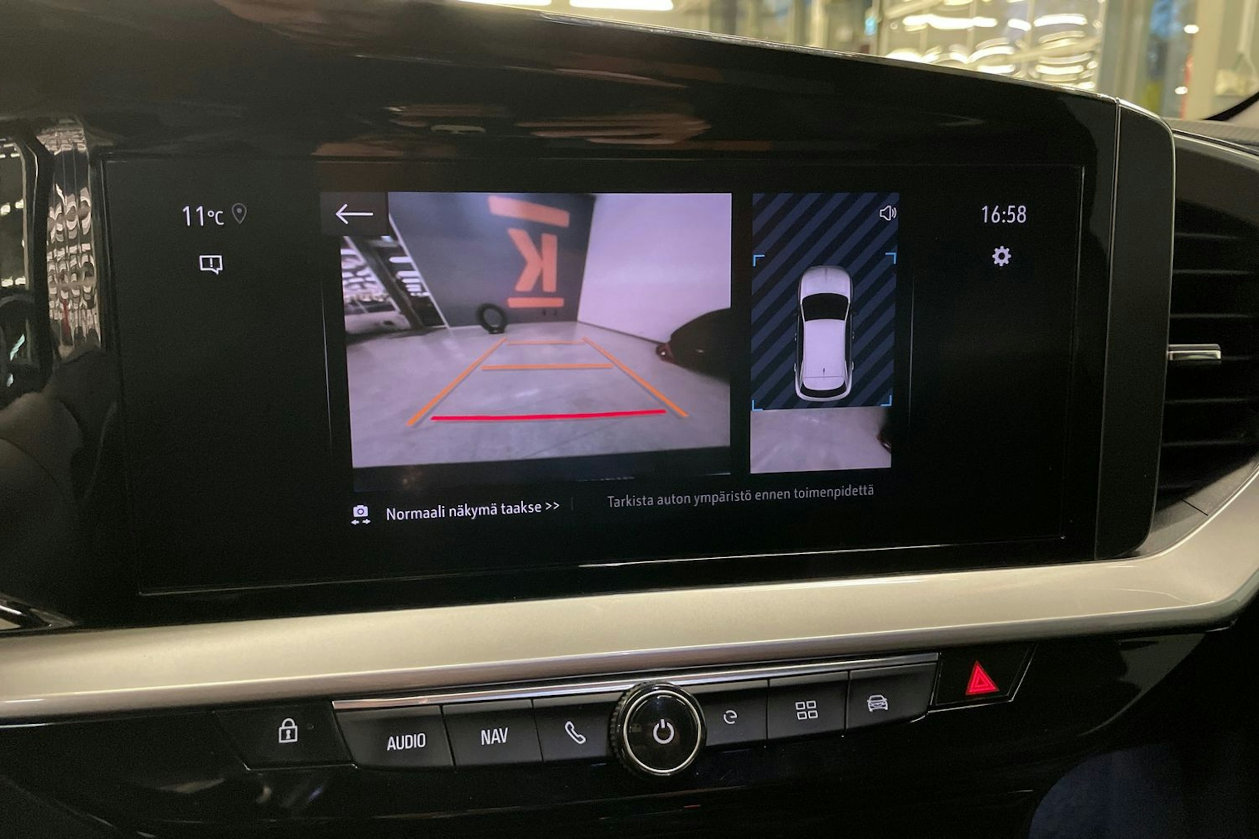 vihreä Opel Mokka-e 2022 kuva 15.