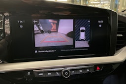 vihreä Opel Mokka-e 2022 kuva 15.