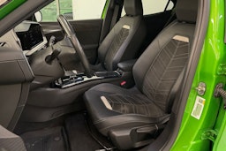 vihreä Opel Mokka-e 2022 kuva 16.