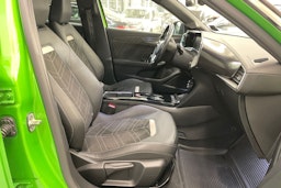 vihreä Opel Mokka-e 2022 kuva 17.