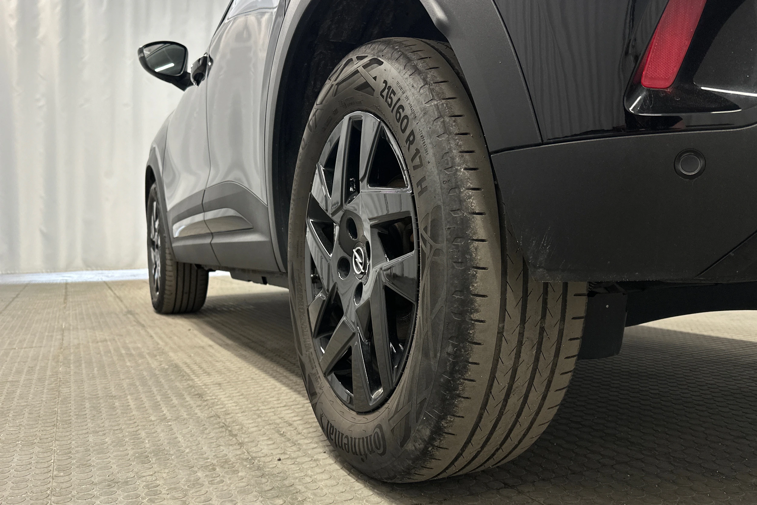 musta Opel Mokka-e 2023 kuva 13.