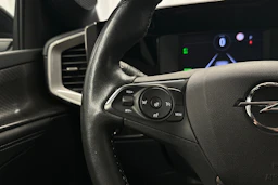 musta Opel Mokka-e 2023 kuva 18.