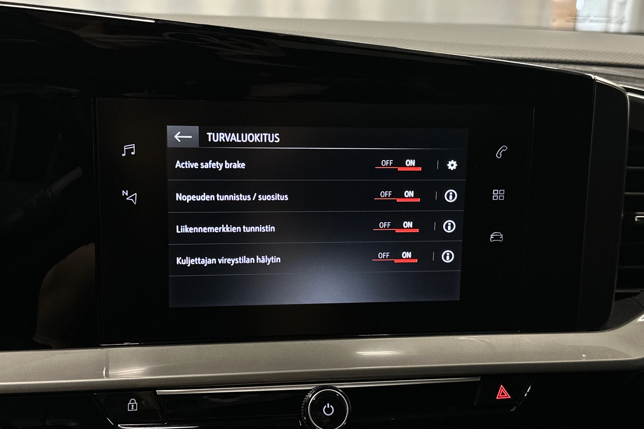 musta Opel Mokka-e 2023 kuva 23.