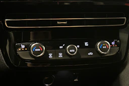 musta Opel Mokka-e 2023 kuva 27.