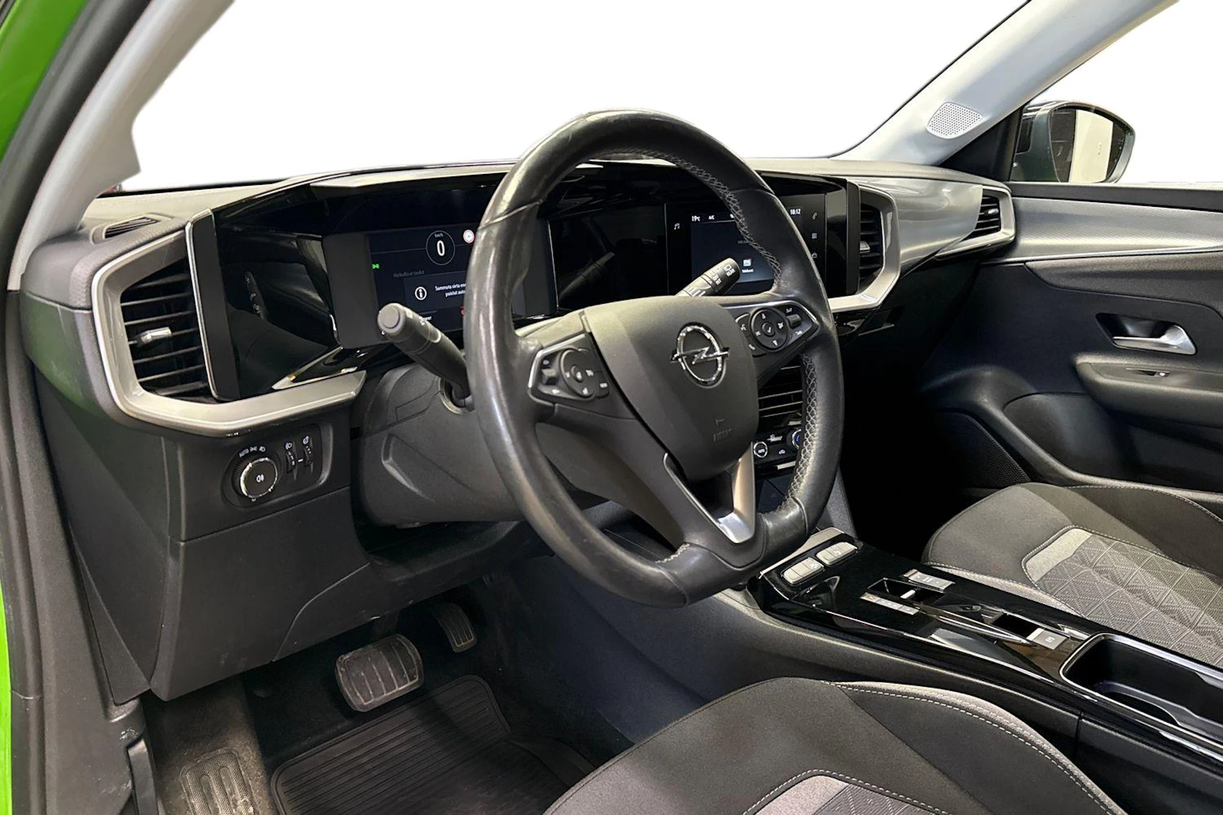 vihreä Opel Mokka-e 2023 kuva 6.