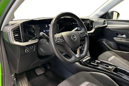 vihreä Opel Mokka-e 2023 kuva 6.