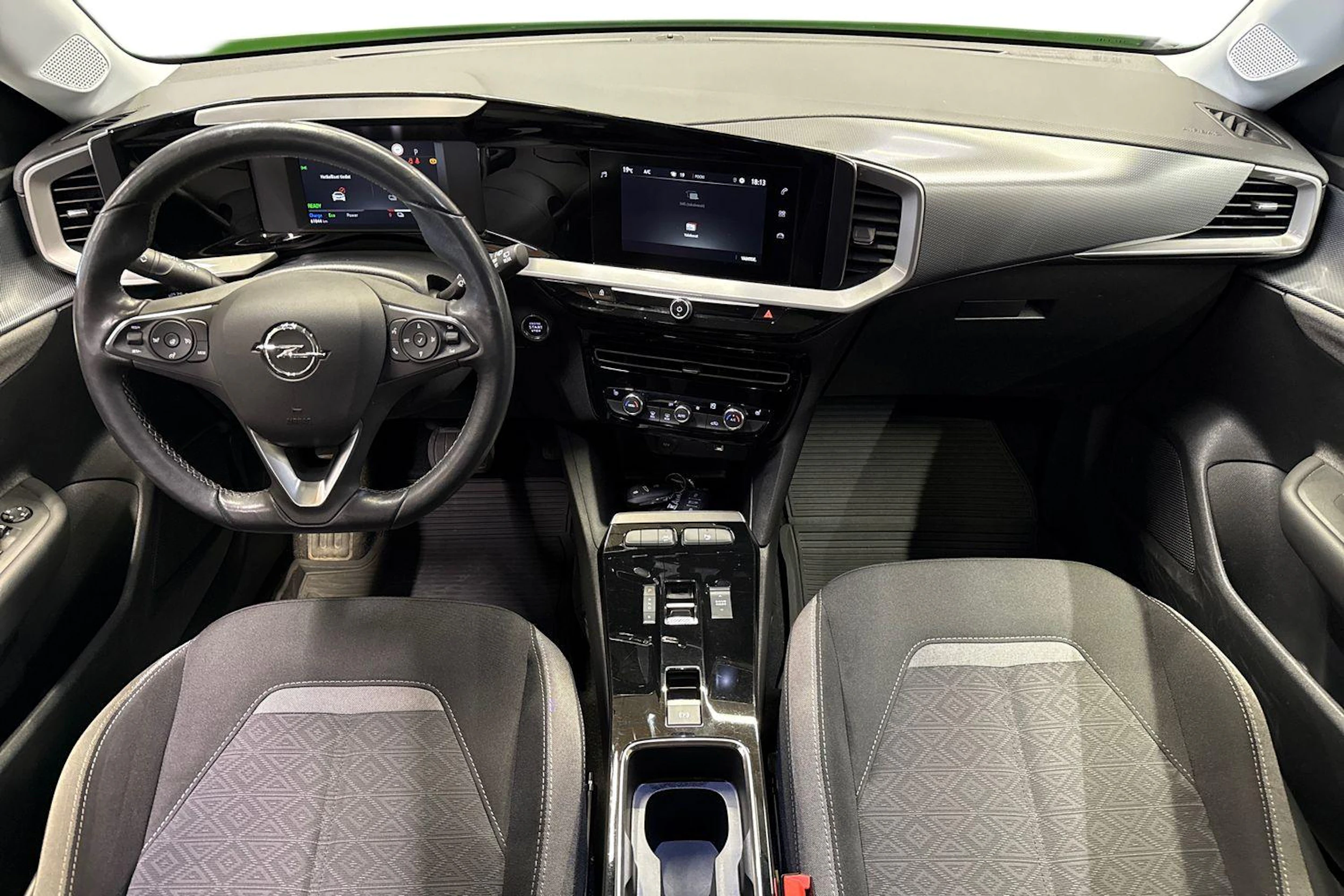 vihreä Opel Mokka-e 2023 kuva 7.