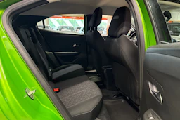 vihreä Opel Mokka-e 2023 kuva 12.